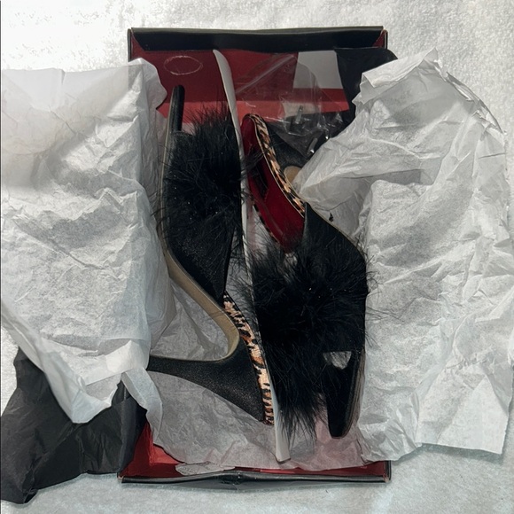 Frederick's of Hollywood Vintage Black Feathered Heels - Picture 8 of 10